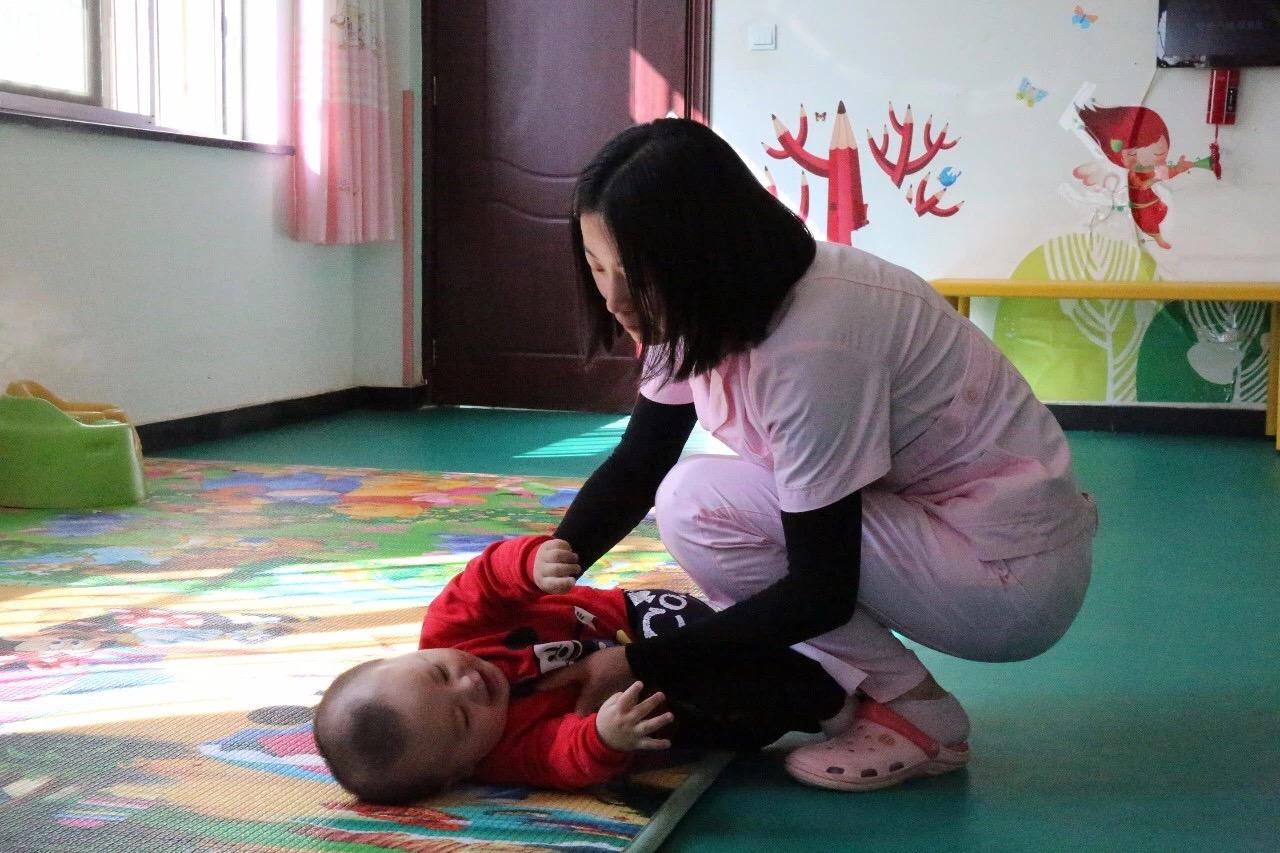 以愛之名，90后女孩重回福利院