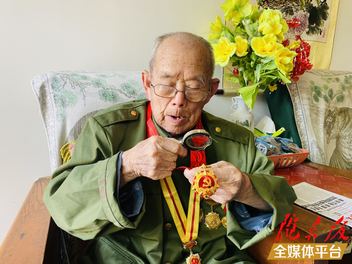 【光榮在黨50年】徐連江：“永遠(yuǎn)跟黨走，永遠(yuǎn)都愛(ài)國(guó)！”