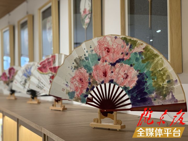 賀也頻扇面中國畫作品展開展