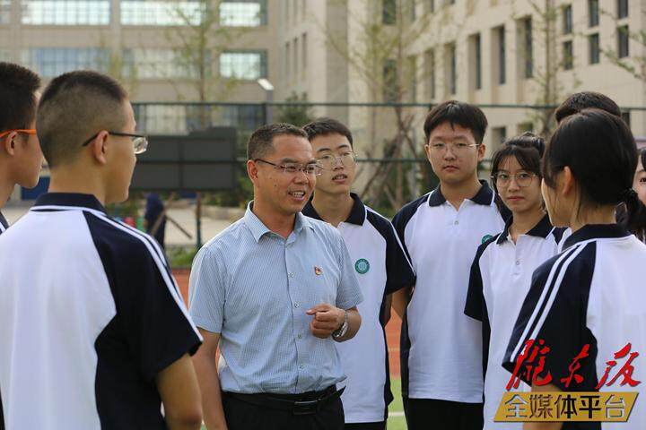 【教育高質(zhì)量發(fā)展·校長(zhǎng)訪談】聚焦內(nèi)涵謀新篇 推動(dòng)發(fā)展開(kāi)新局——訪慶陽(yáng)四中黨總支書(shū)記、校長(zhǎng)齊建偉