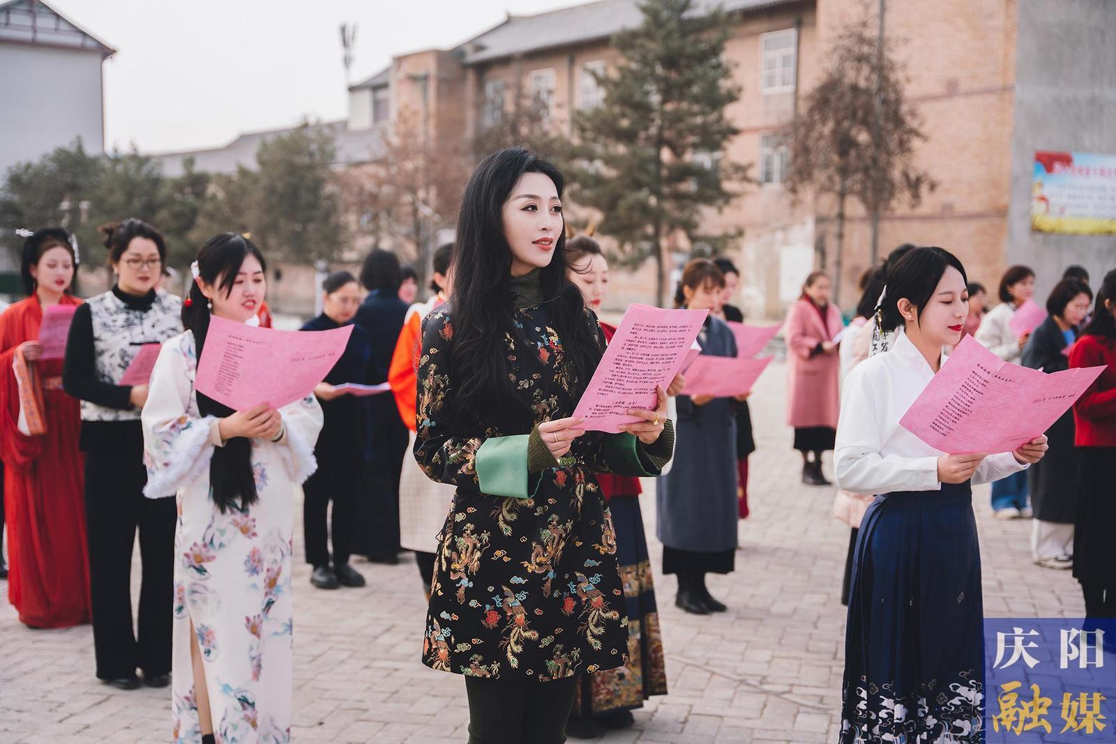 【攝影報道】春日有約不負芬芳 ——市委宣傳部、市委統(tǒng)戰(zhàn)部、市融媒體中心女職工攜手共慶“三八”國際勞動婦女節(jié)