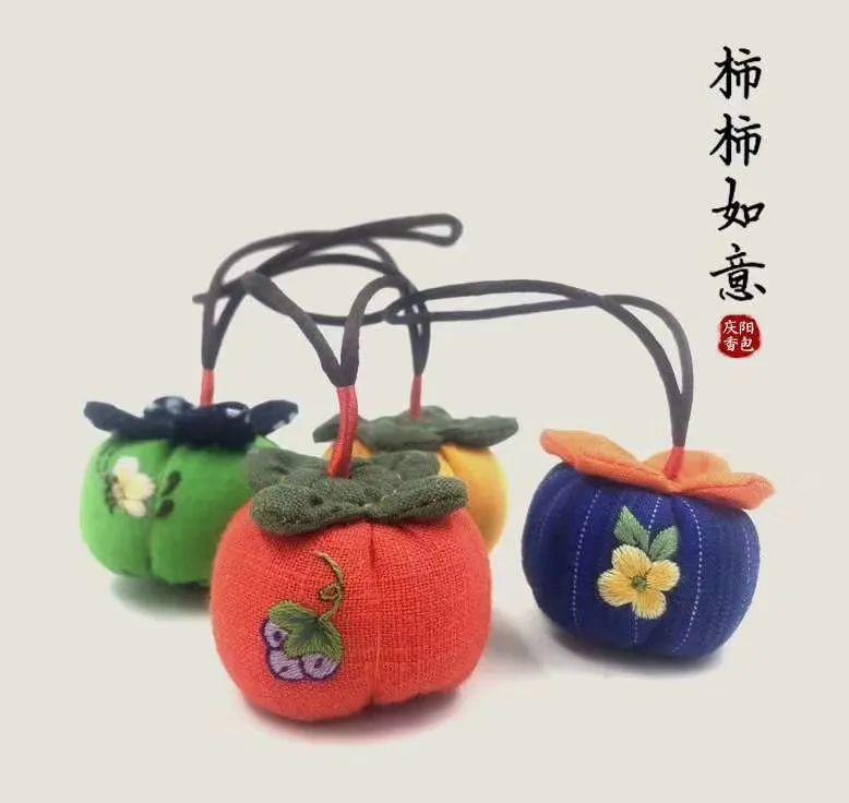 喜報(bào)！103件“金針花”牌慶陽(yáng)香包制品通過(guò)“中國(guó)禮物”認(rèn)證